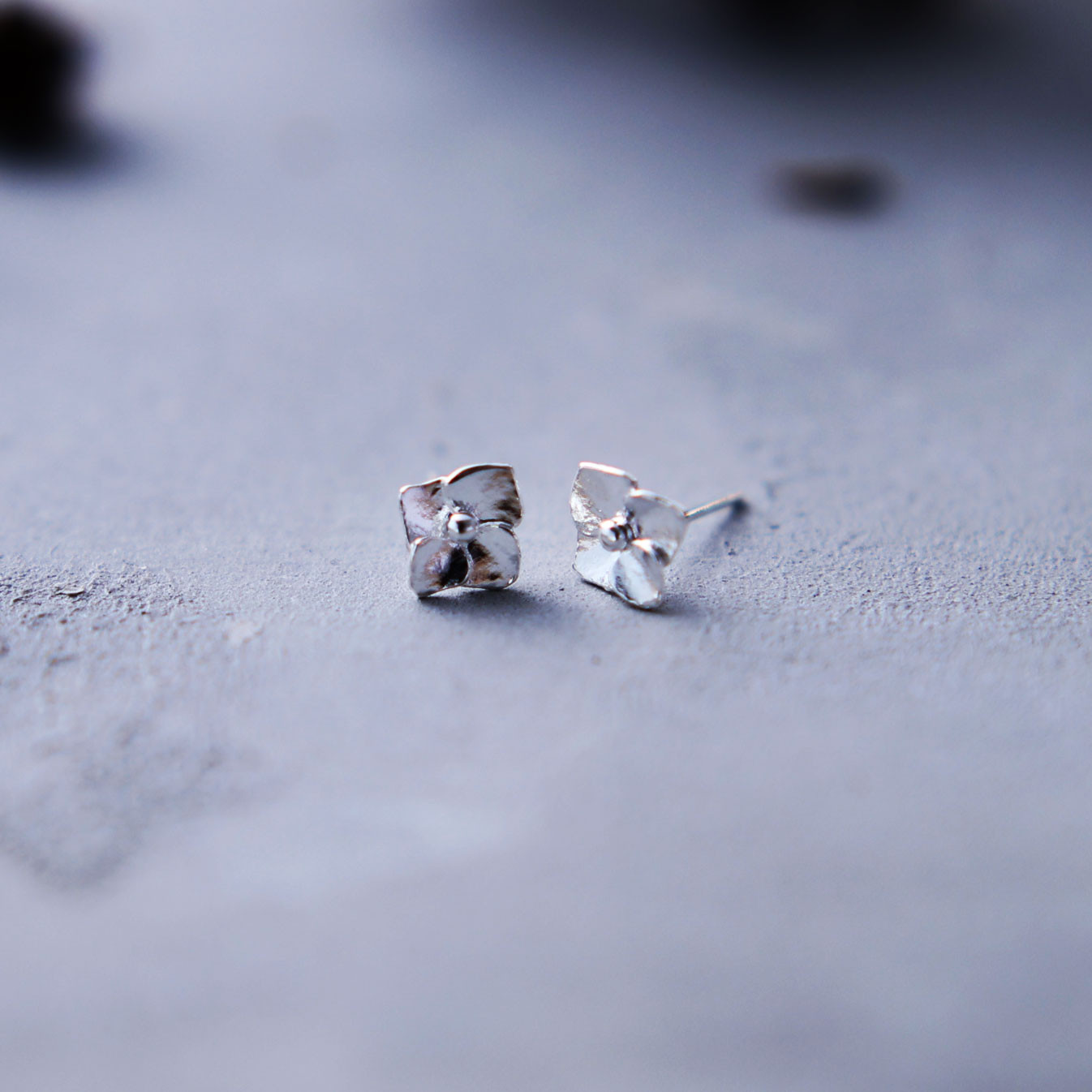 ちいさいあじさいのはな【SV】｜スタッドピアス｜P526-J