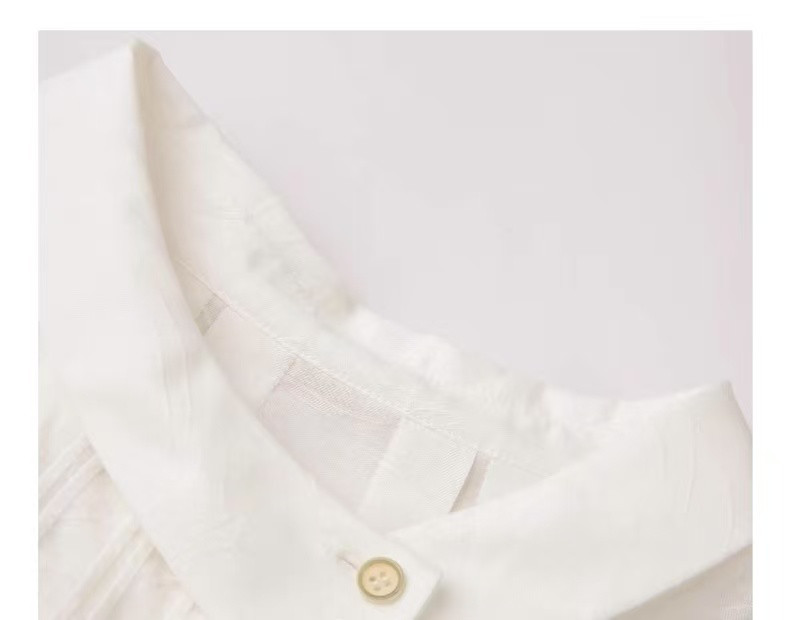 ピンタック入り　半袖ブラウス　トップス　二色