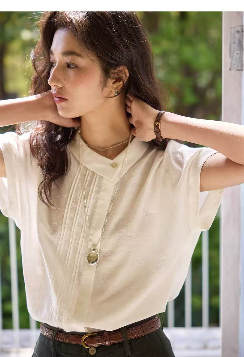 ピンタック入り　半袖ブラウス　トップス　二色