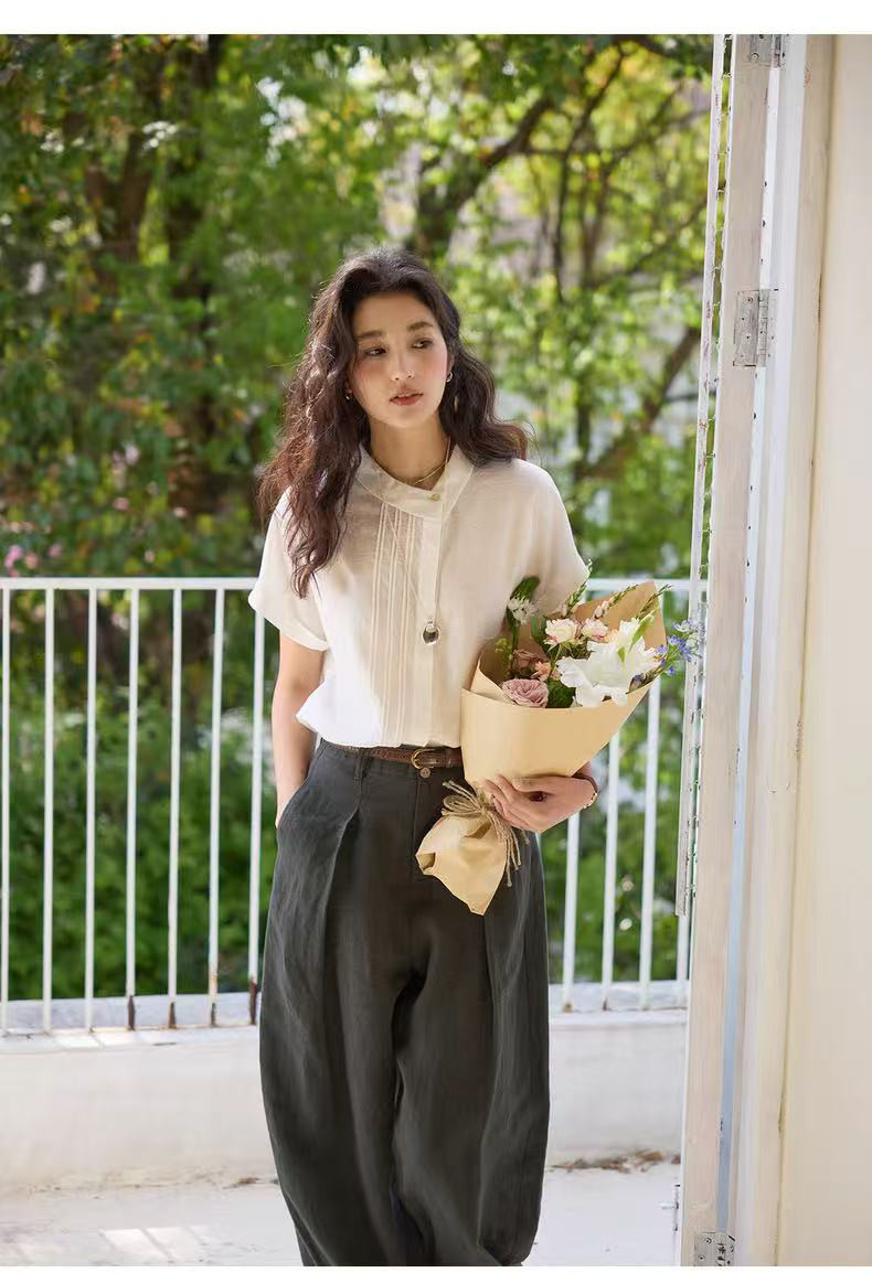 ピンタック入り　半袖ブラウス　トップス　二色