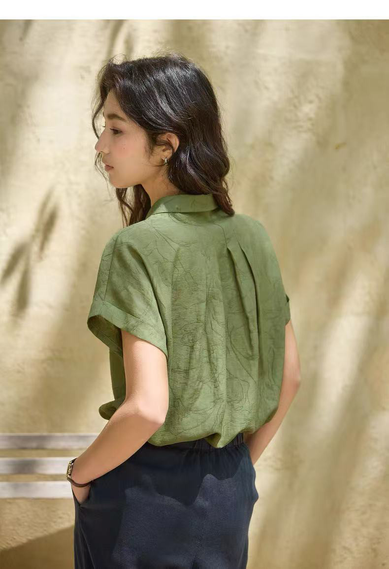 ピンタック入り　半袖ブラウス　トップス　二色