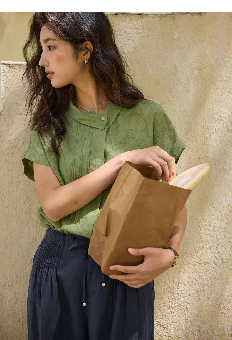 ピンタック入り　半袖ブラウス　トップス　二色