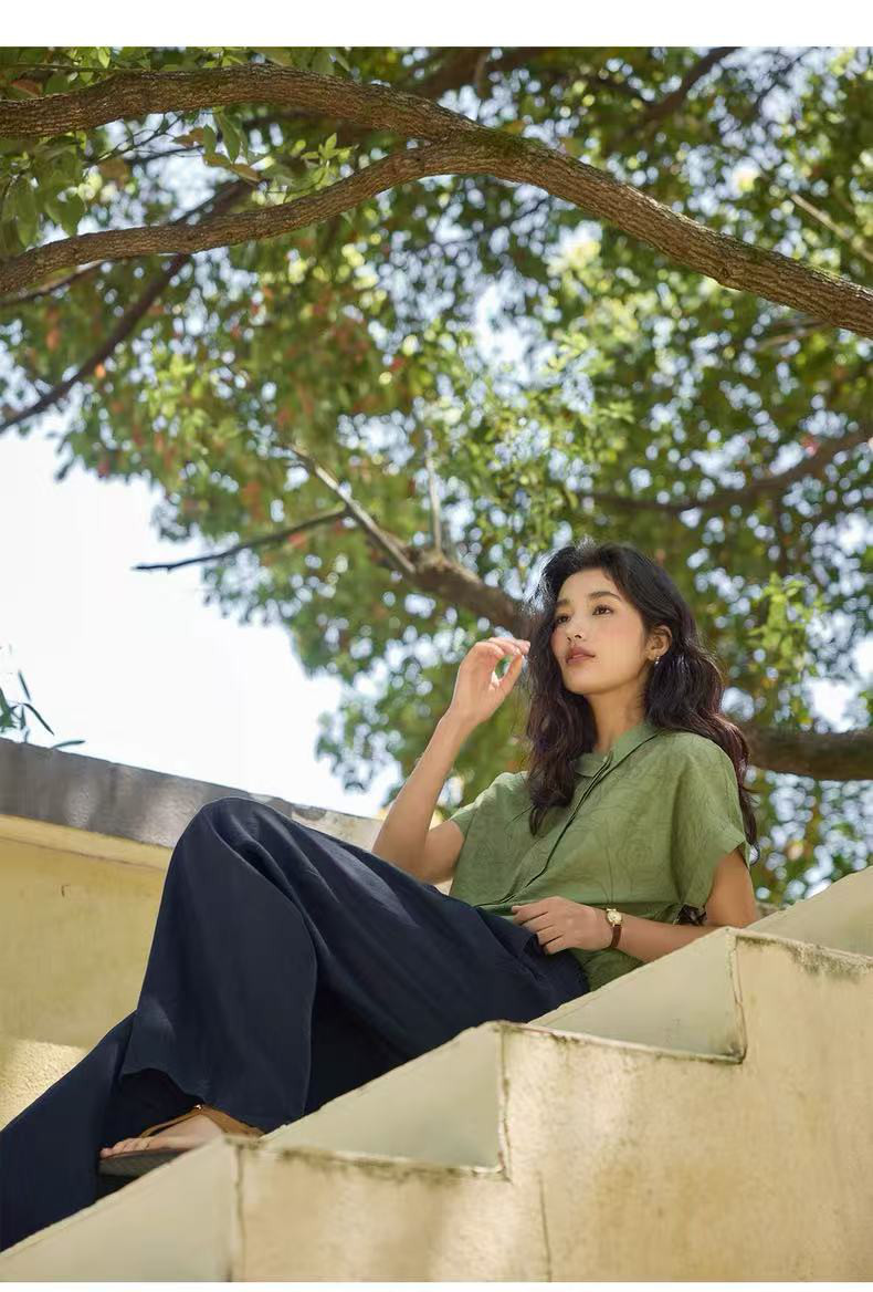 ピンタック入り　半袖ブラウス　トップス　二色