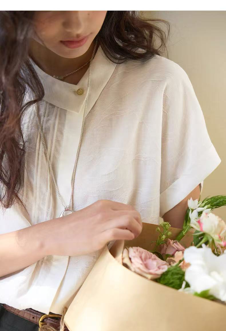 ピンタック入り　半袖ブラウス　トップス　二色