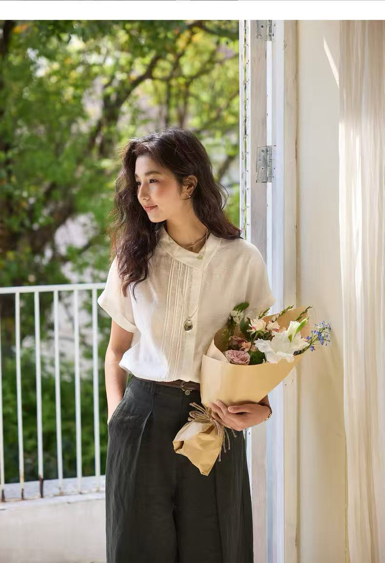 ピンタック入り　半袖ブラウス　トップス　二色