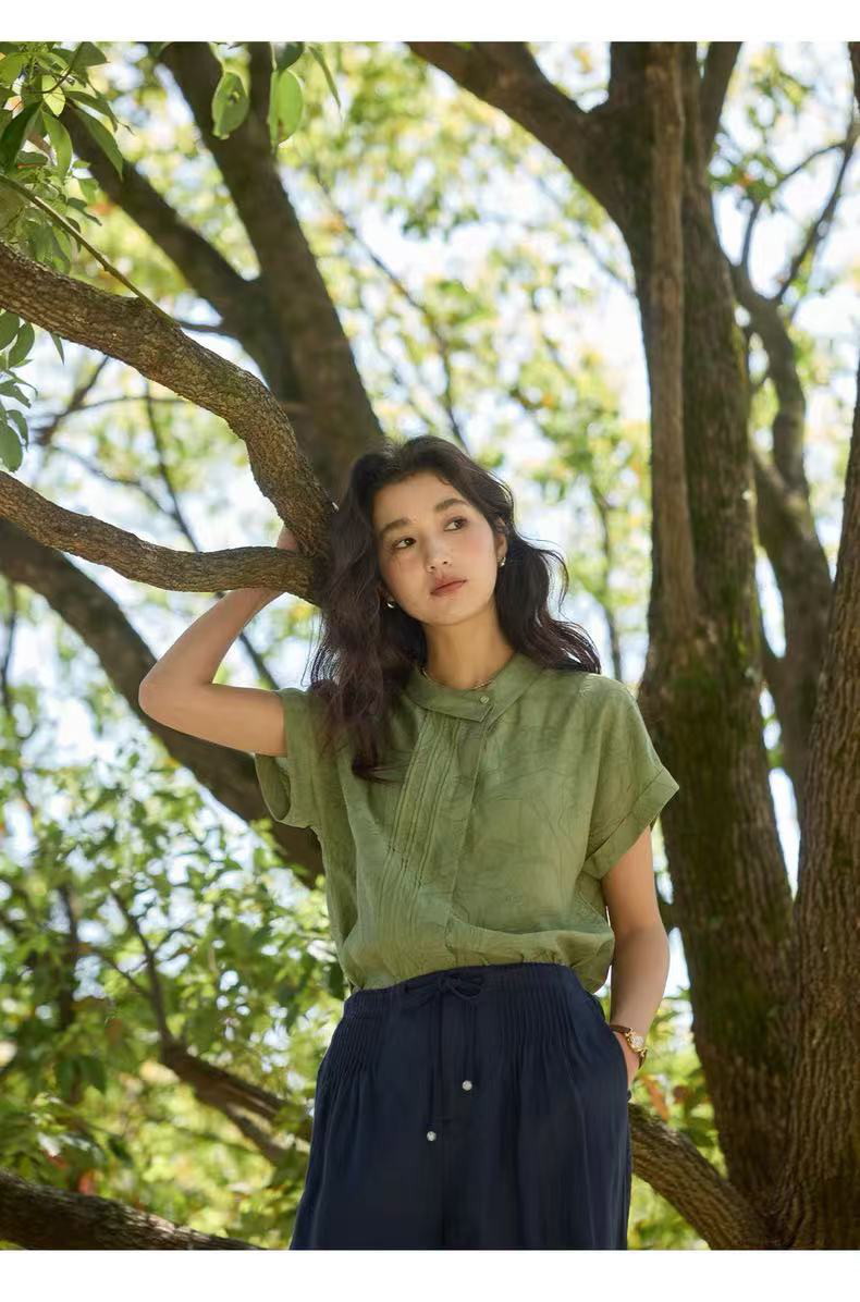 ピンタック入り　半袖ブラウス　トップス　二色