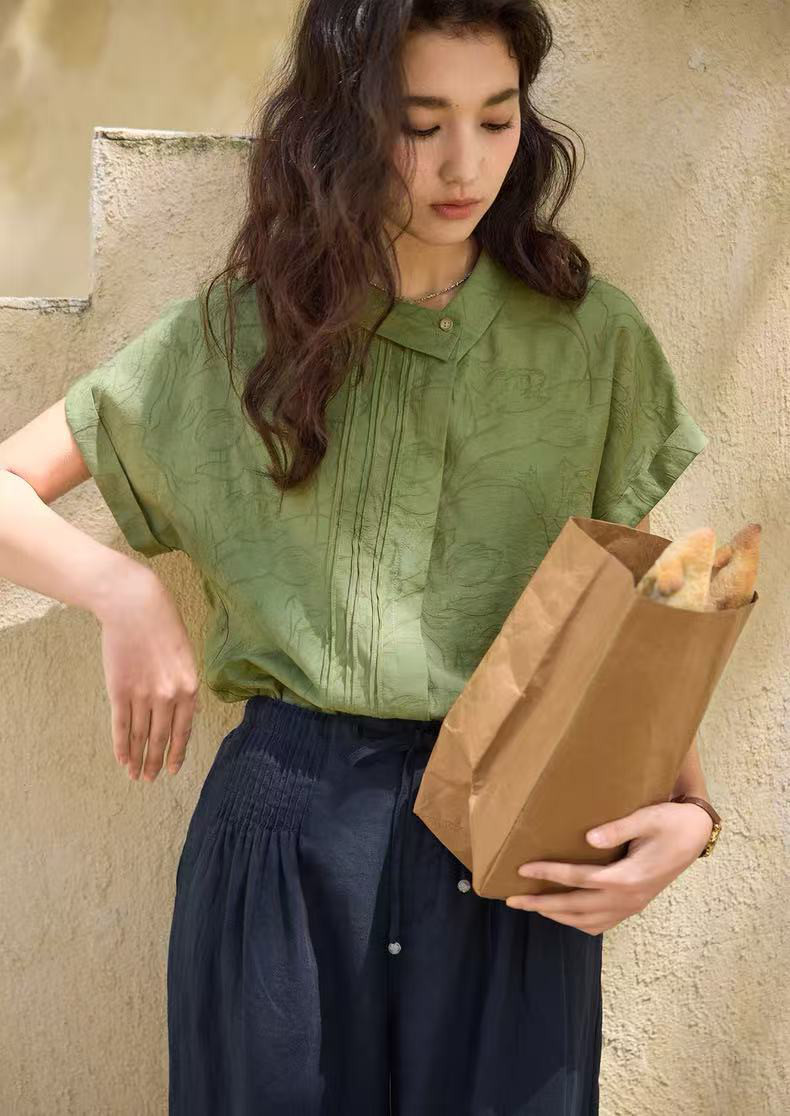 ピンタック入り　半袖ブラウス　トップス　二色