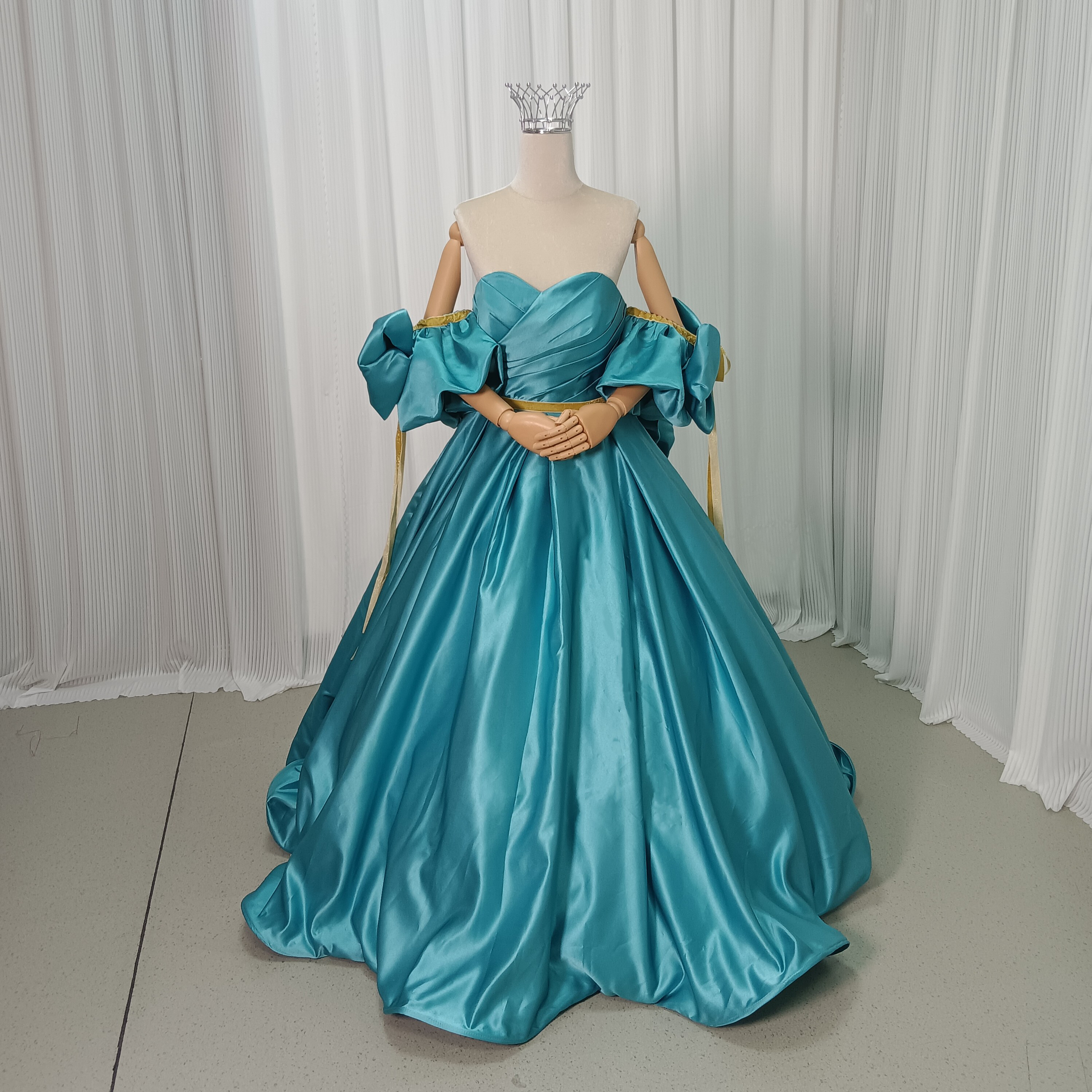 送料無料！カラードレス  グリーン 姫袖 床付く ふっくら柔らかなバックリボン 披露宴/結婚式 エレガント デザイン感
