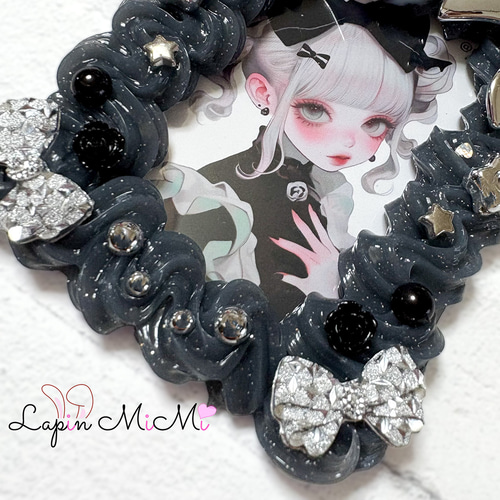 受注製作】黒 ラメ ホイップデコ B8 硬質トレカケース シルバー リボン