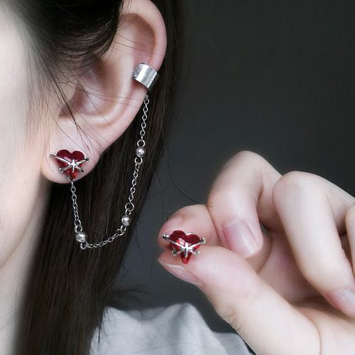 2色展開］キラキラハートのチェーンピアス-両耳用 / ゴシック メンヘラ