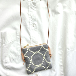 小さなフラット型ポーチ ミナペルホネン サンドローズ タンバリン 横10  