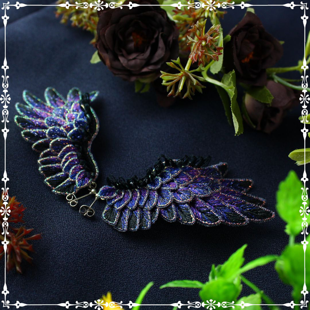 【NEW/受注制作】立体刺繍/鳥の羽根＊翼イヤリング/ピアス(ハシブトガラス)