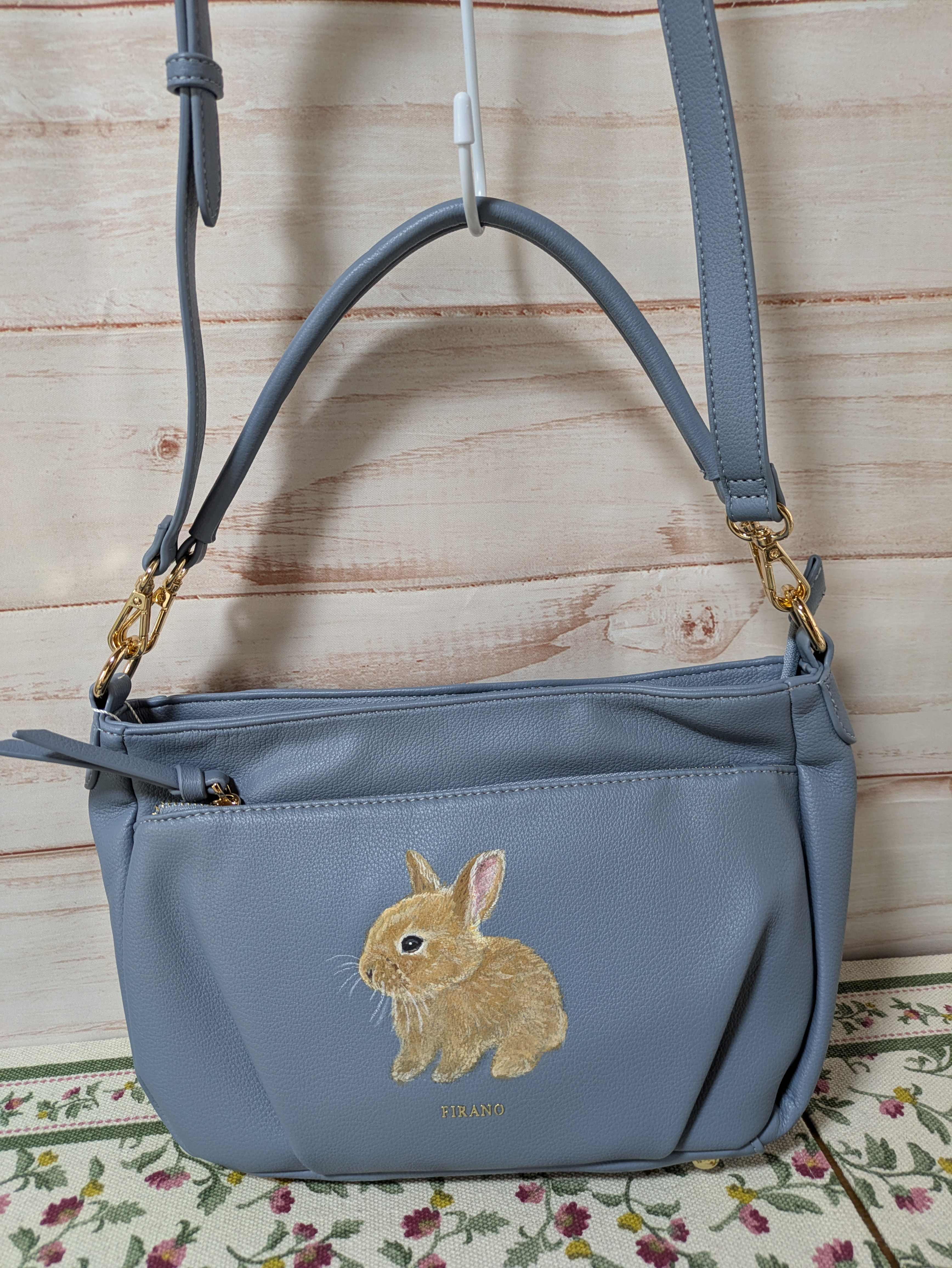 R-771 手描き　うさぎのツーウェイバッグです 10,140円