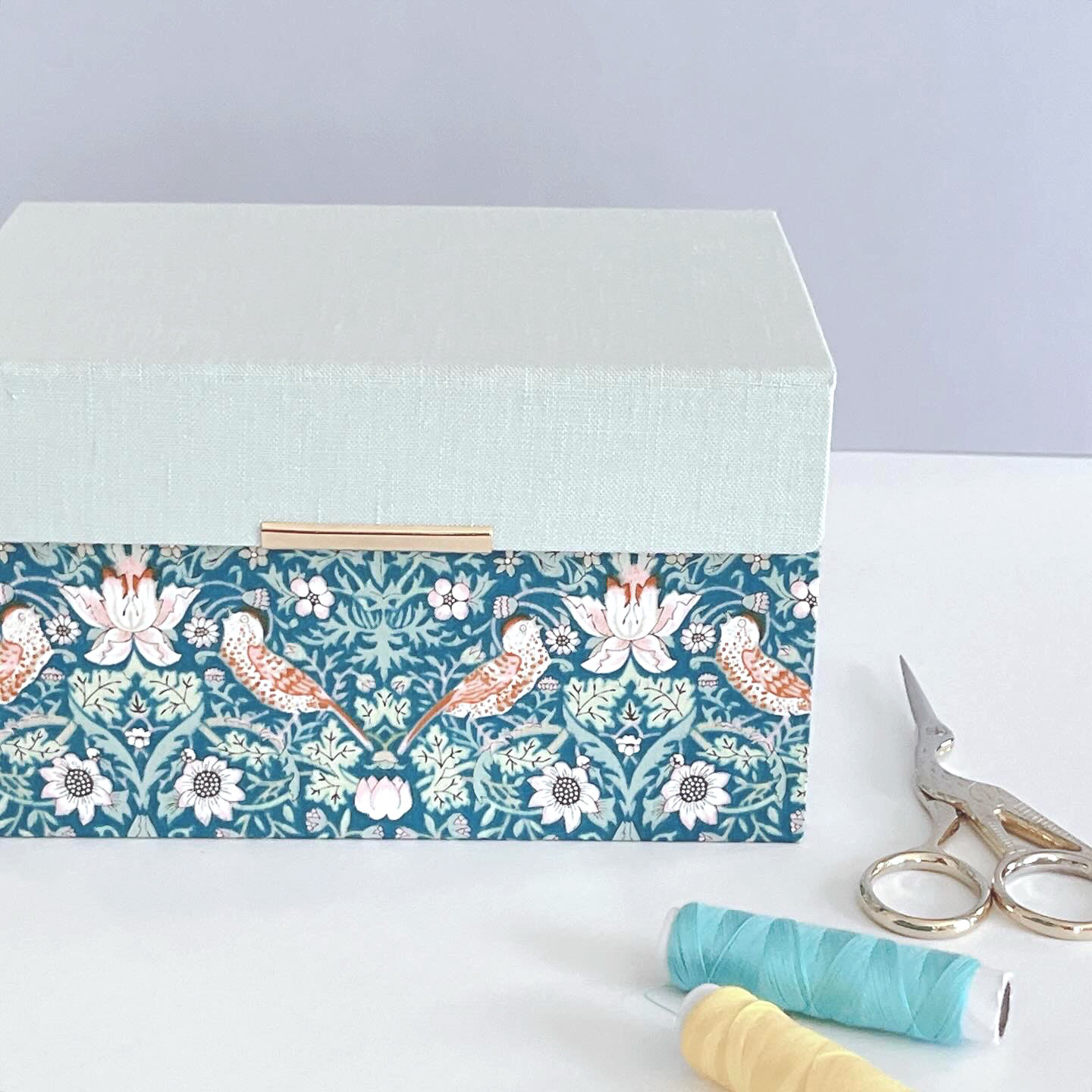 【3日以内に発送】出しっぱなしで可愛いマグネットボックス~心ときめく、暮らし映えする収納~リバティ ストロベリーシーフ