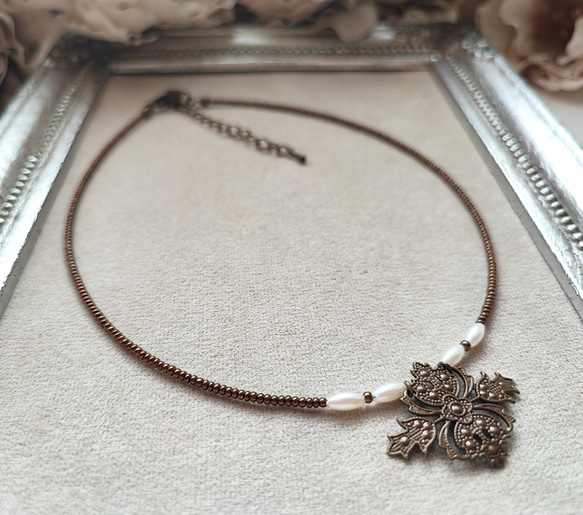 透かしパーツとフェイクパールのチョーカー 14枚目の画像