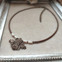 透かしパーツとフェイクパールのチョーカー 13枚目の画像