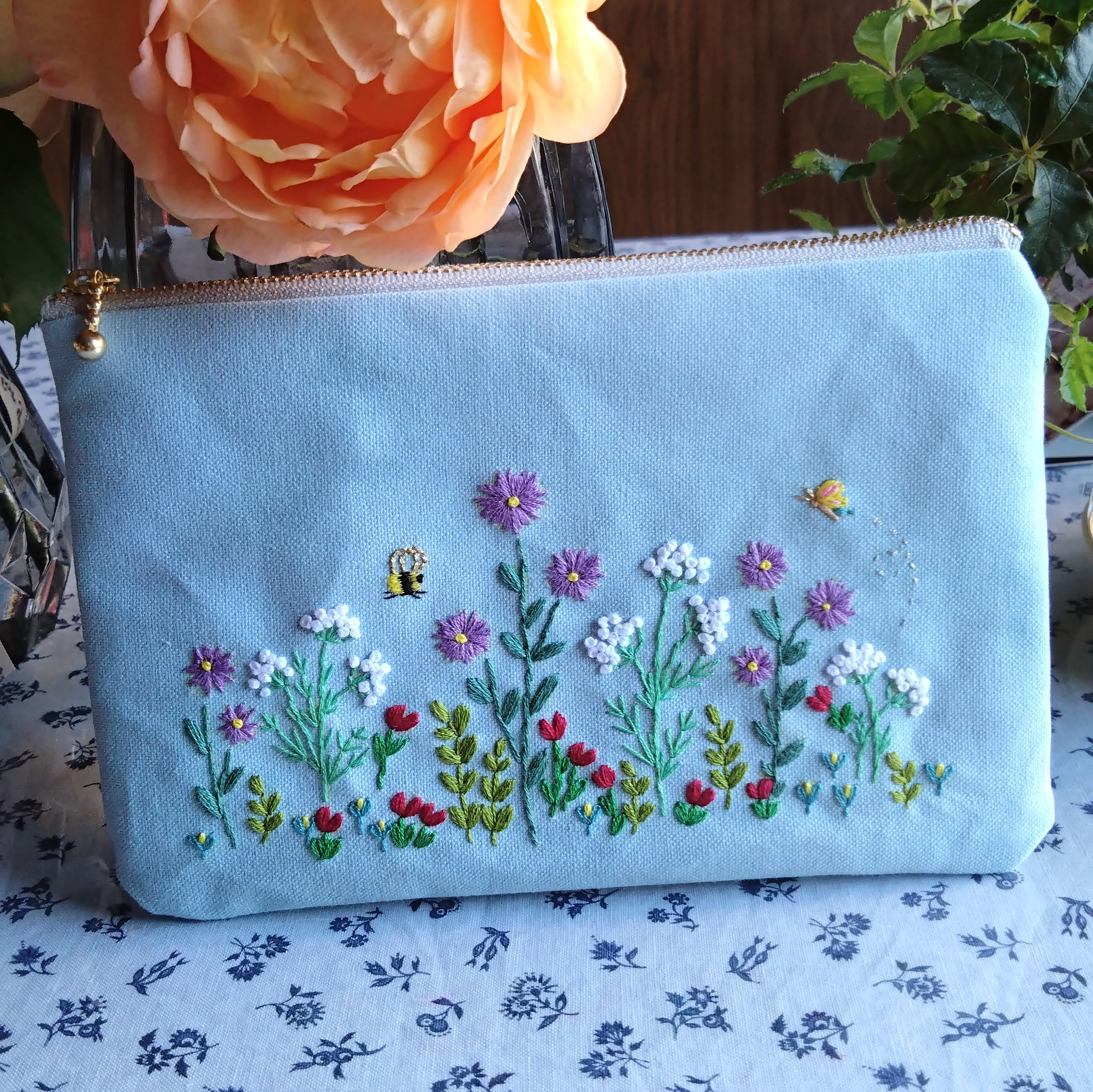イングリッシュガーデン刺繍ファスナー付きポーチ
