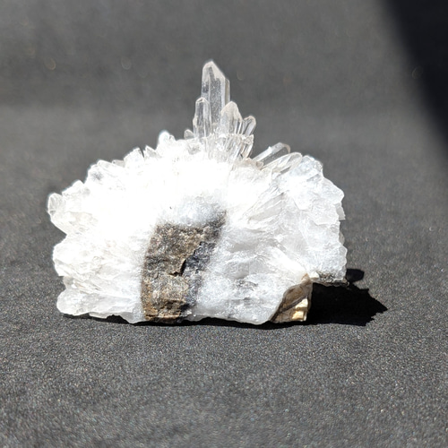 送料無料　綺麗な水晶原石　置物 Amazon.co.jp: 天然水晶 原石 天然石 台座付き クラスター 置物