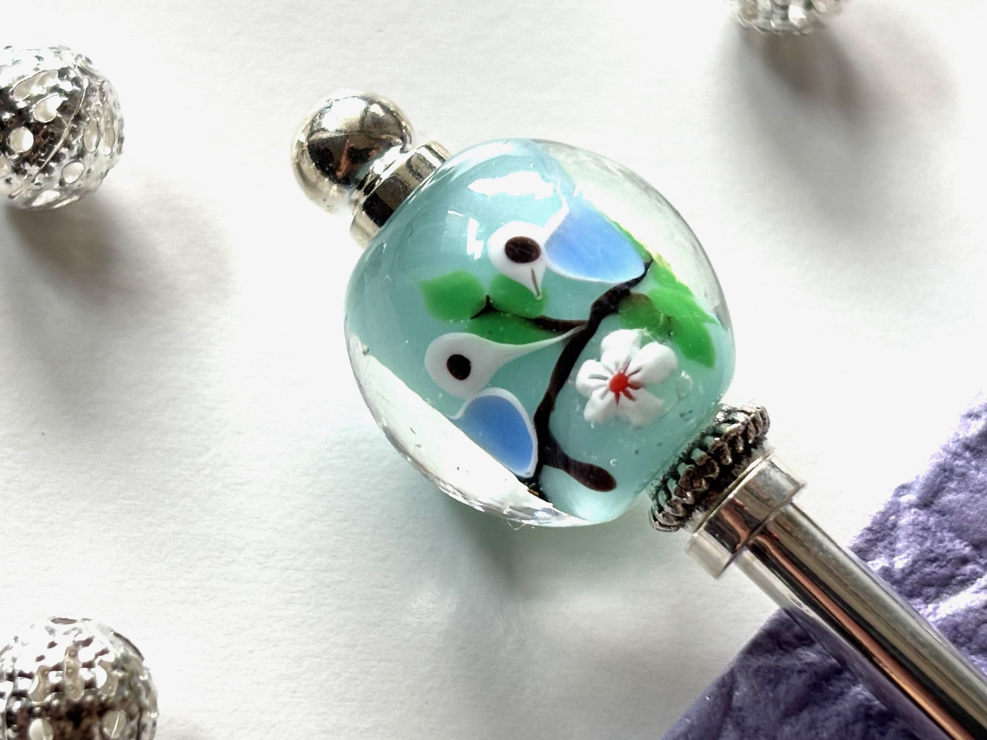 かんざし　水色の小鳥のとんぼ玉　一本挿し　一本簪　涼しげ　透明　クリア　夏　涼しげ　青　グリーン　インコ