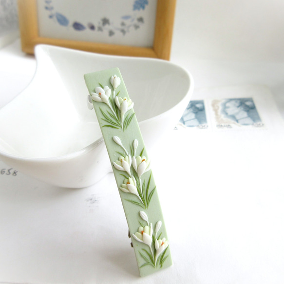 本物紫陽花吸い上げ染め❤️切子硝子調レジンのロングバレッタ❤️ 受注制作】キュートなクロッカス（白ジャンヌ・ダルク）の髪飾り