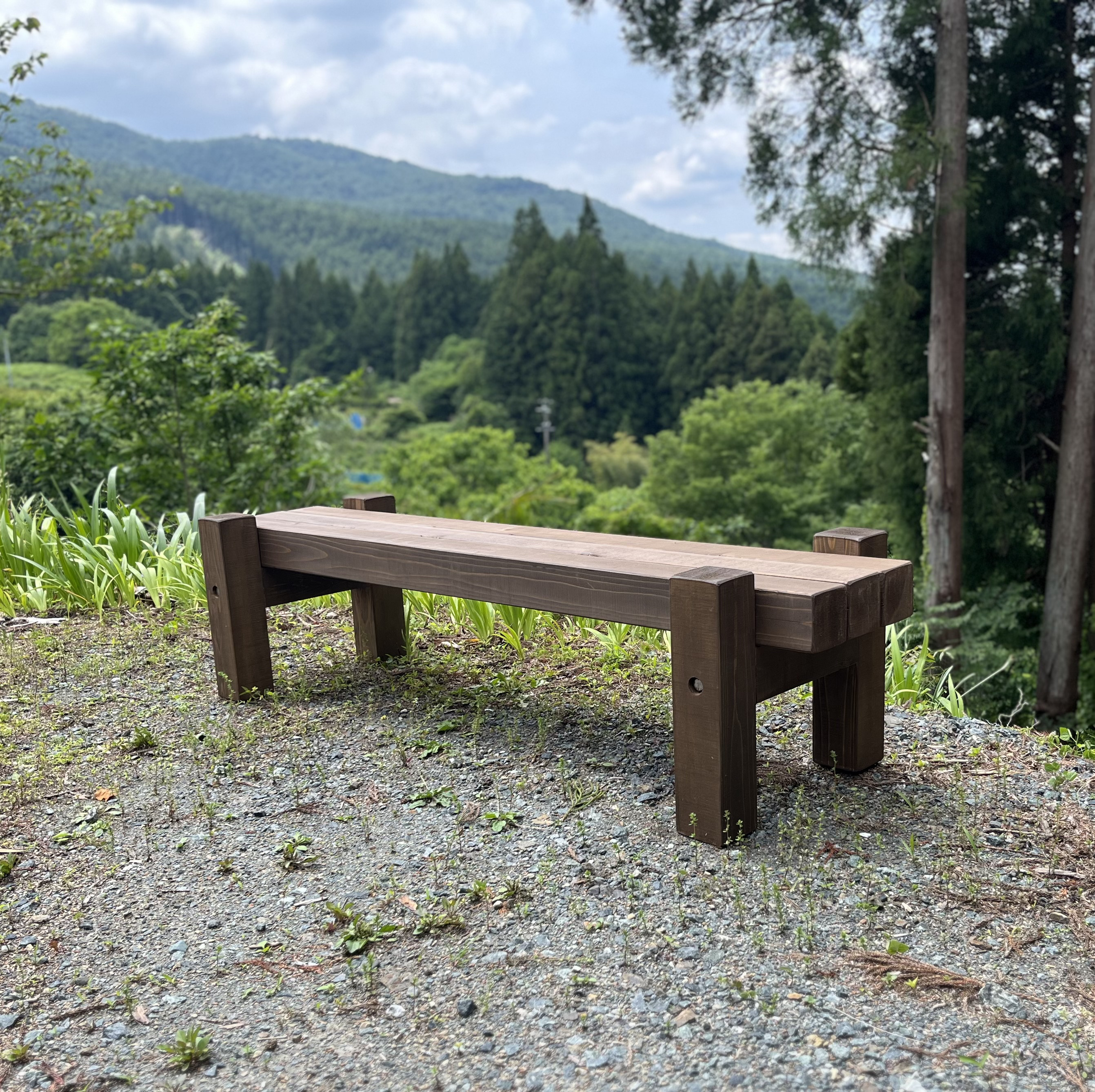 散歩道に休憩所！どっしり無垢の180cmフラワーガーデンベンチ