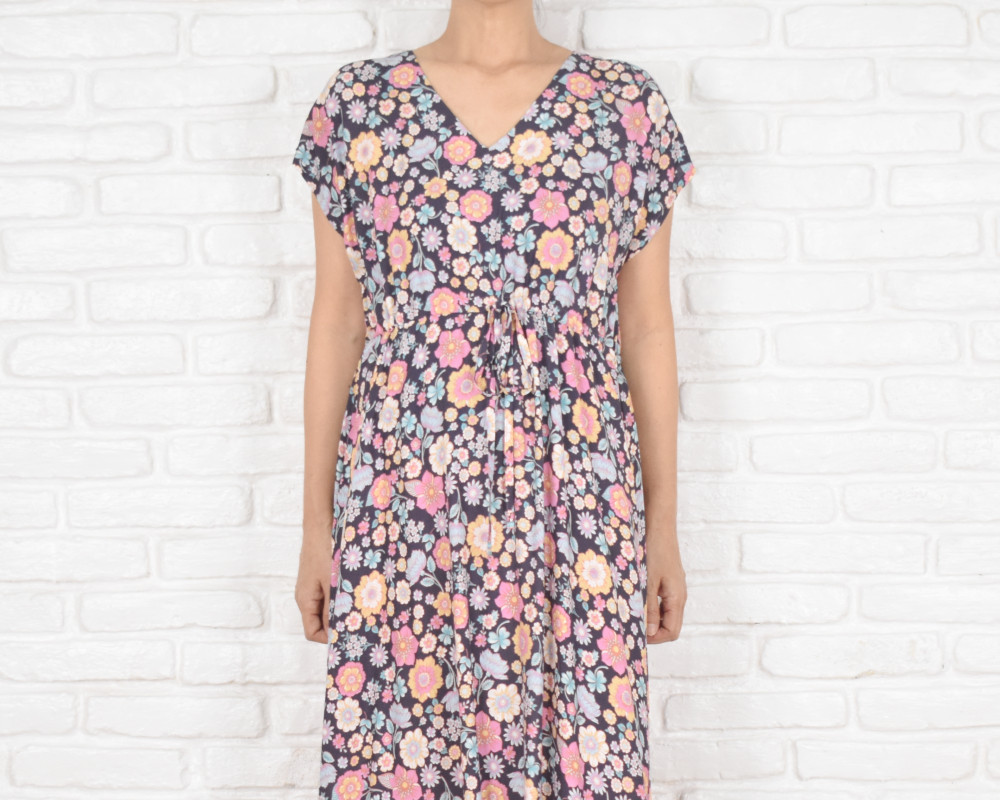 【大きいサイズ】新作！花柄Vネックフリルワンピース