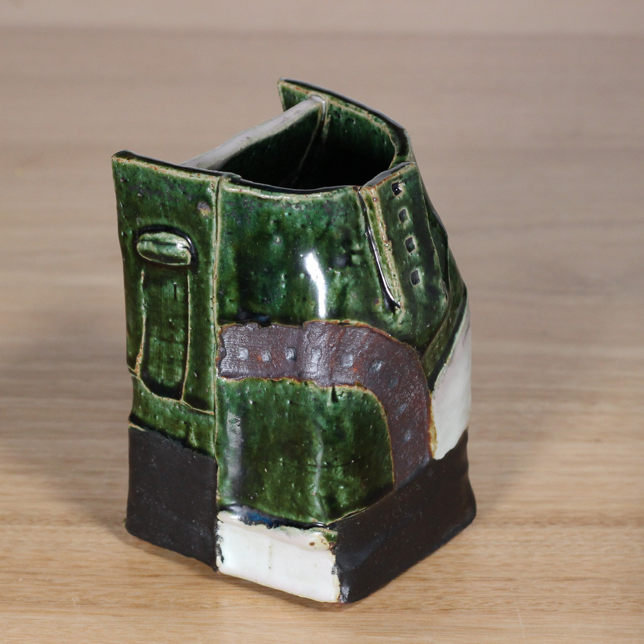 【織部 塗り分け角花瓶 】kb104  和食器 陶芸 美濃焼 花入れ 花 器 壺 ミニ壺 新築祝い 改築 誕生日 お祝い