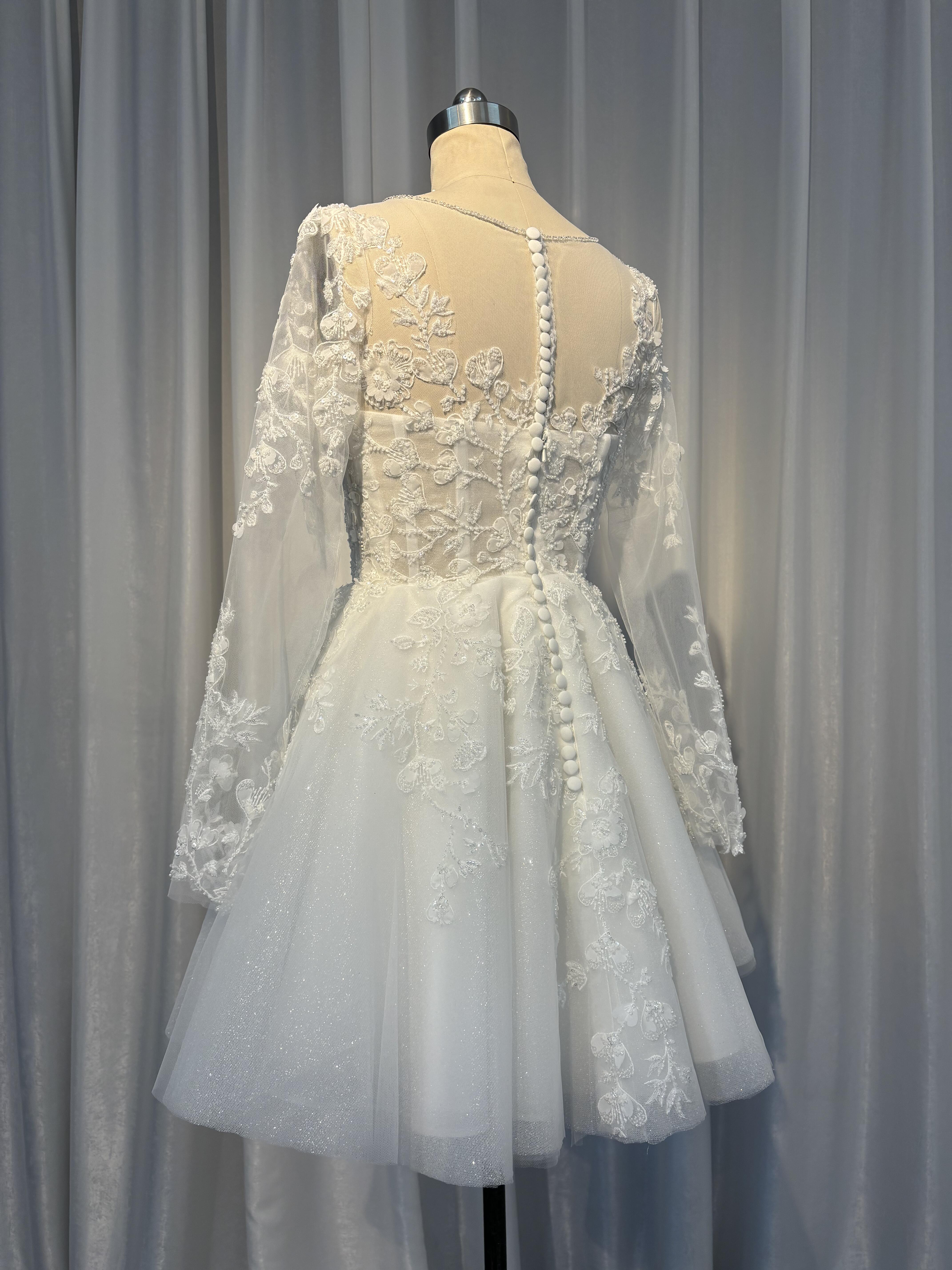 躊躇しない　くるみボタン　ホワイト　ミニスカート　イリュージョン　透け長袖　レース付き　成人式卒業式音楽会デート謝恩会