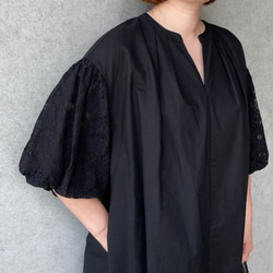 リネンコットン♡バスト120㎝ 超ゆったり&着やせ♡お袖レースコンビワンピース 黒【フリー】KMC-765 450927 3枚目の画像