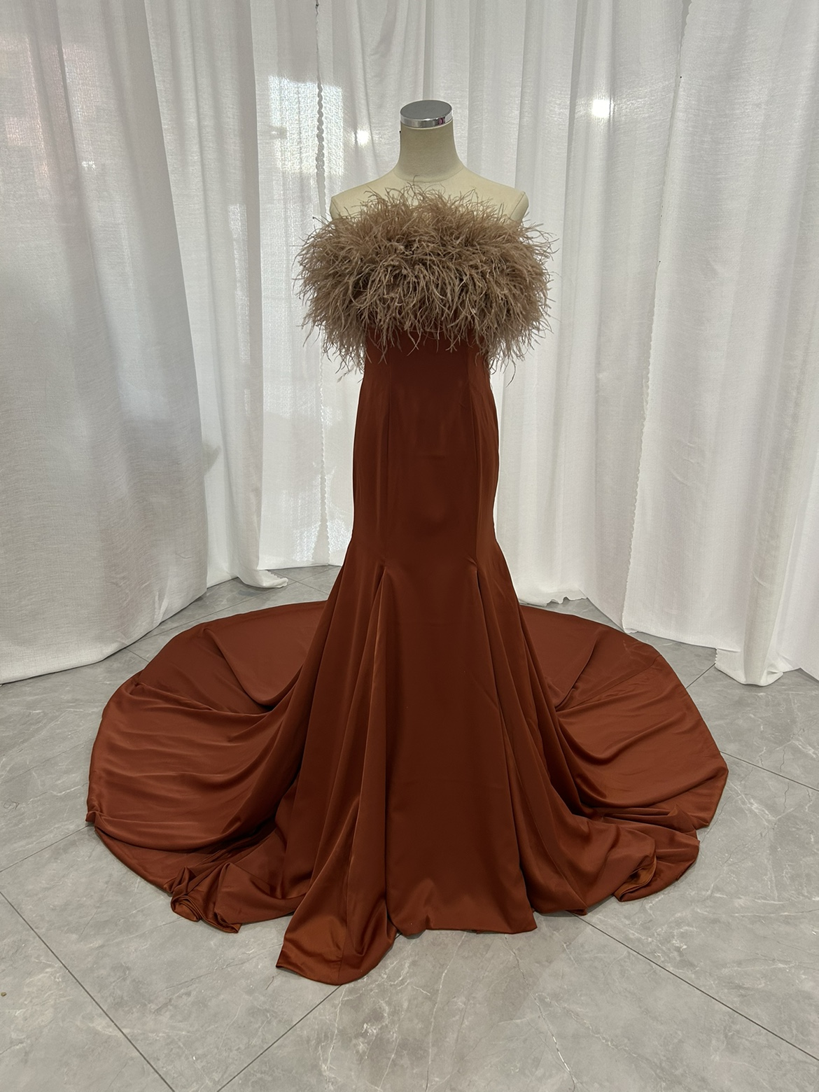 カラードレス テラコッタ色 ベアトップ オーストリッチ マーメイドライン ロングトレーン 前撮り