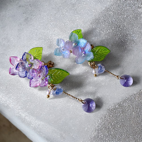 紫陽花｜ゆらりんアシンメトリーピアス／イヤリング（ピンクブルー
