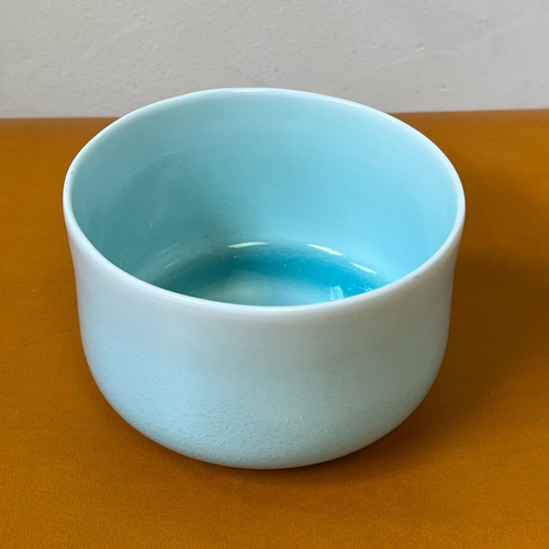 クラフトコンペ大賞受賞作家がつくる】ガラス質の透明なブルーの層に