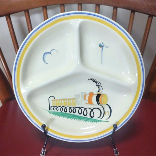 売約済、超レアー！スージークーパー、ユーモラスデザイン「機関車とシグナルと雲」皿 超レアー！スージークーパー、ユーモラスデザイン「機関車と
