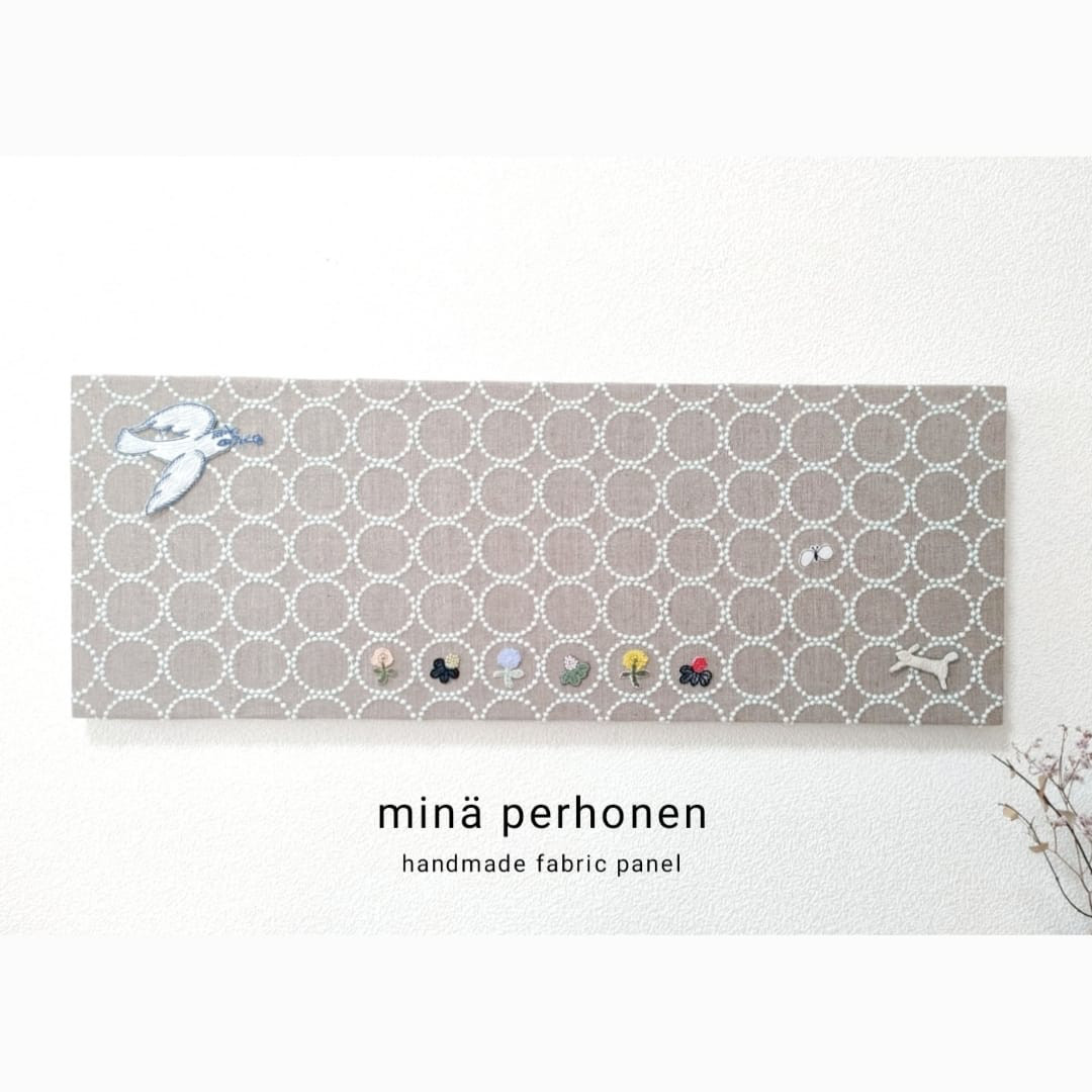 大型　ファブリックパネル　ミナペルホネン　ファブリックボード　インテリア　タンバリン　スキップ　チョウチョ　鳥　ウサギ