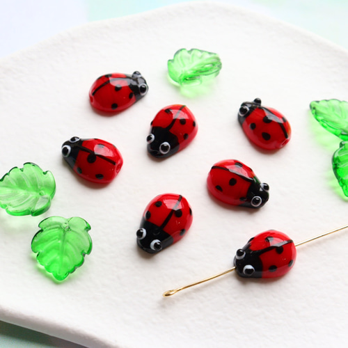 新作☆てんとう虫のガラス細工チャーム 2 その他素材 handmade Moment