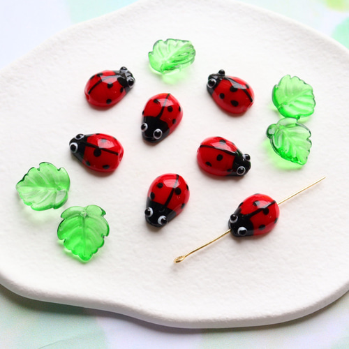 新作☆てんとう虫のガラス細工チャーム 2 その他素材 handmade Moment