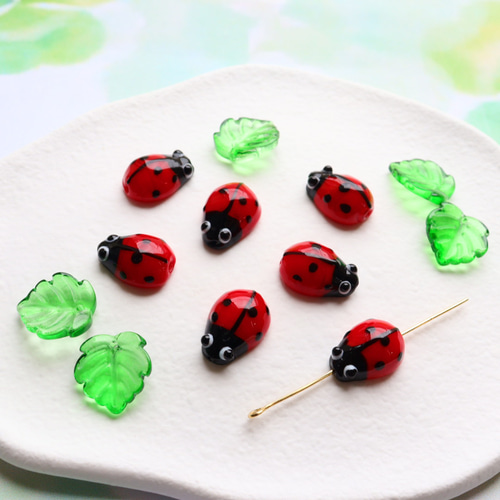 新作☆てんとう虫のガラス細工チャーム 2 その他素材 handmade Moment