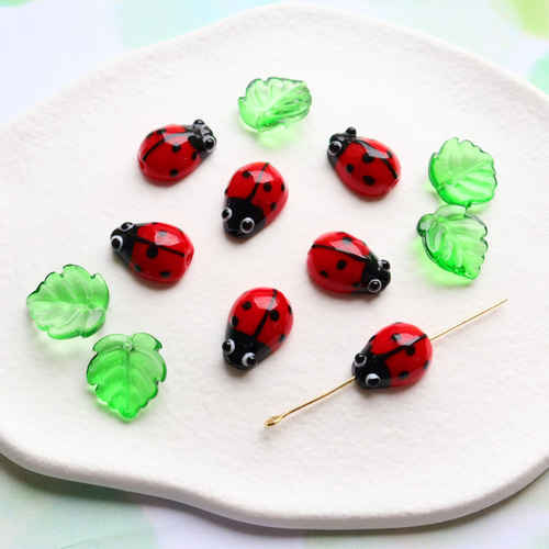 新作☆てんとう虫のガラス細工チャーム 2 その他素材 handmade Moment