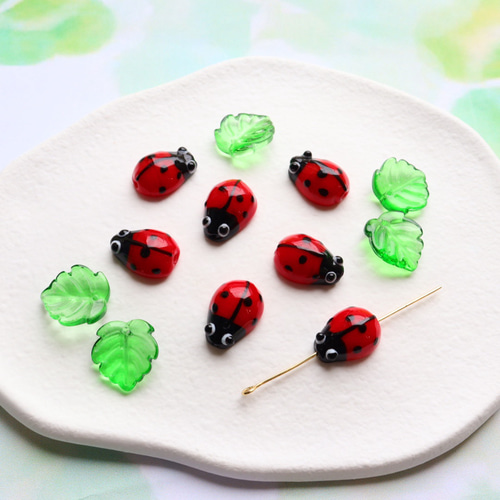 新作☆てんとう虫のガラス細工チャーム 2 その他素材 handmade Moment