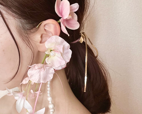 完成品】 ear cuff ピンク胡蝶蘭のフラワーイヤーカフ イヤーカフ