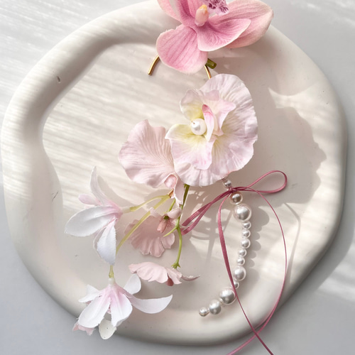 完成品】 ear cuff ピンク胡蝶蘭のフラワーイヤーカフ イヤーカフ