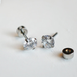 ホワイトオパールピアス (チタン） ピアス（スタッド・一粒