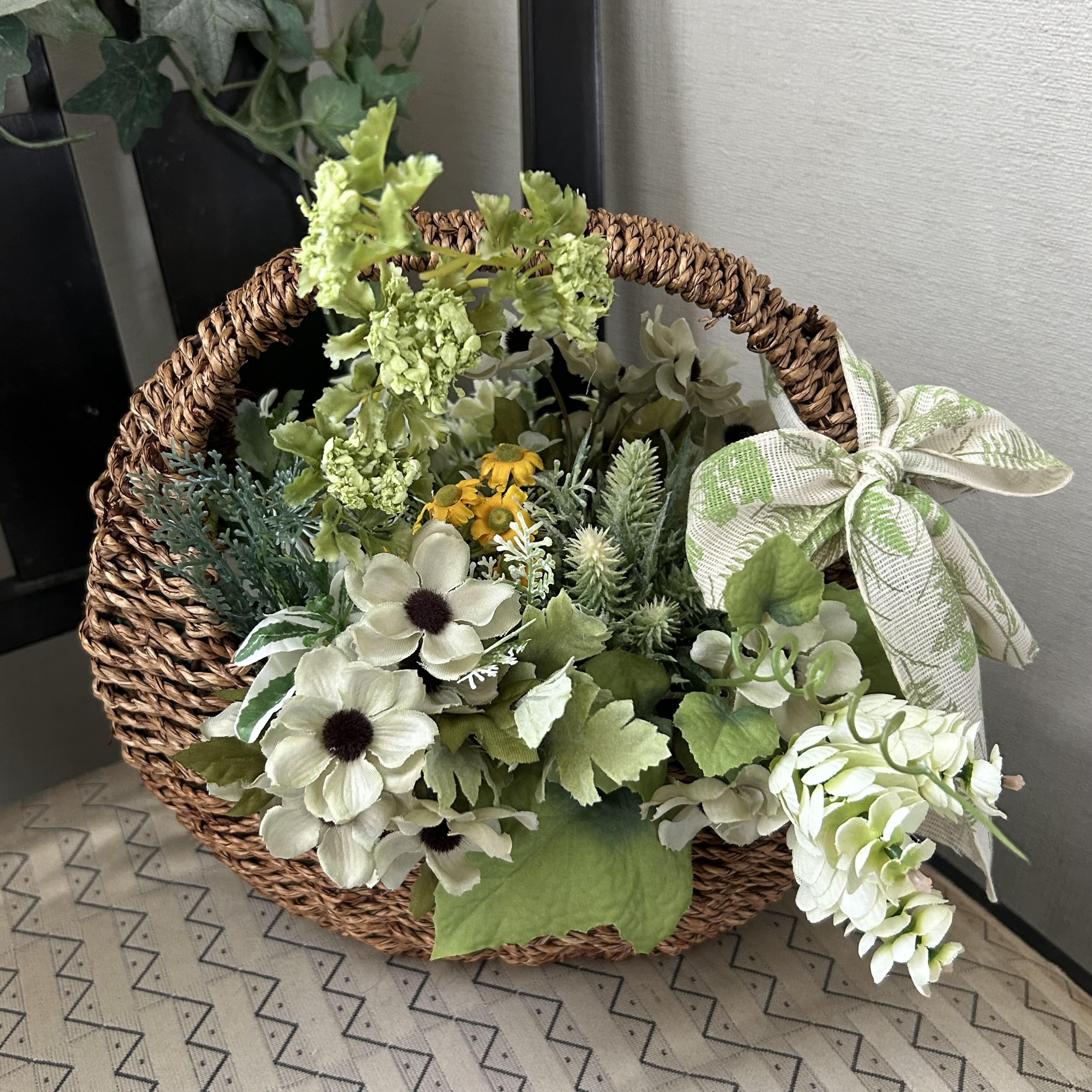 “グリーンバスケットアレンジ”. 花材は全て高品質アーティフィシャルフラワー(造花) お手入れ要らず,、フラワーギフト