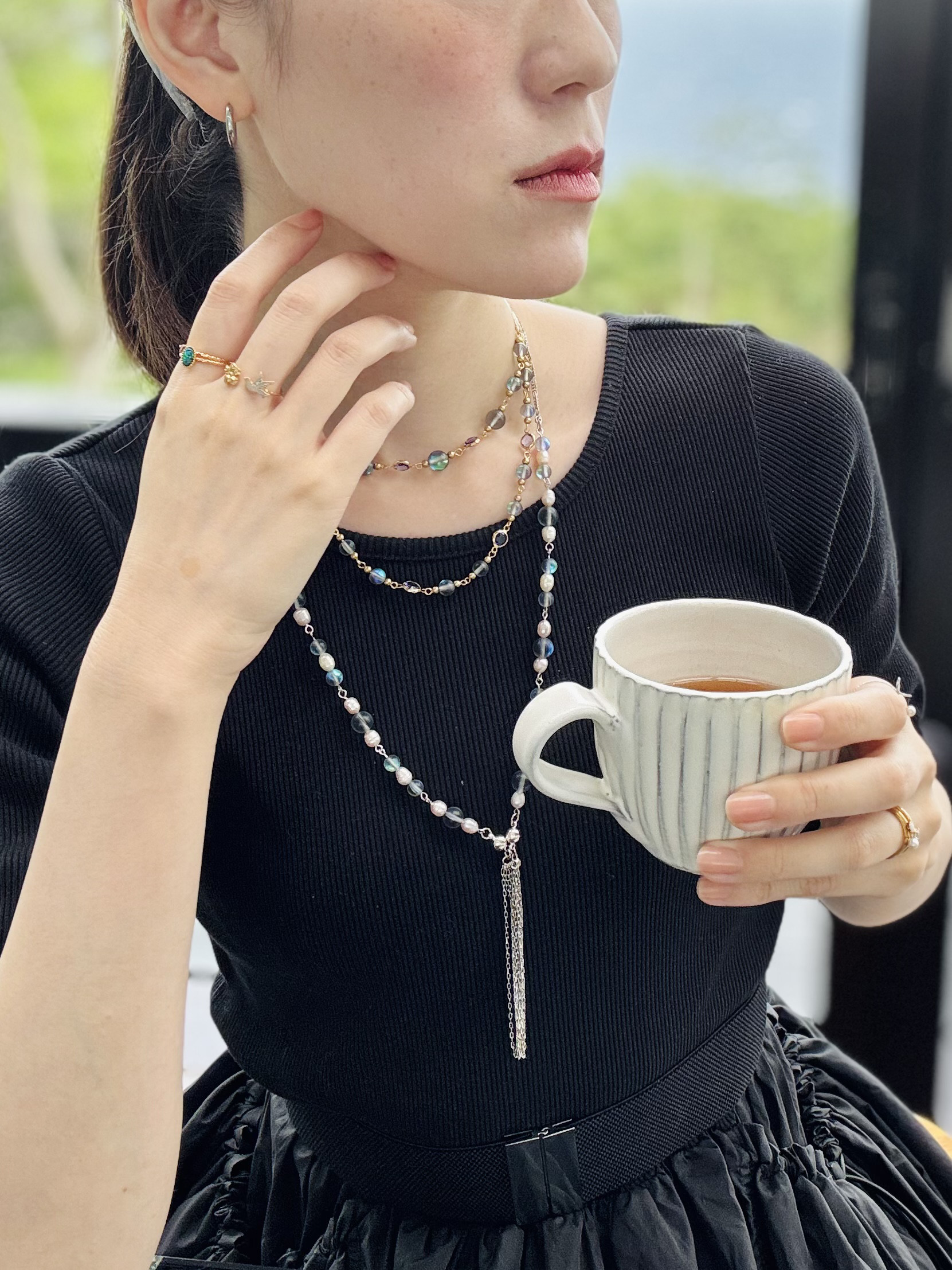 ルナフラッシュガラスと淡水パールのロングネックレス