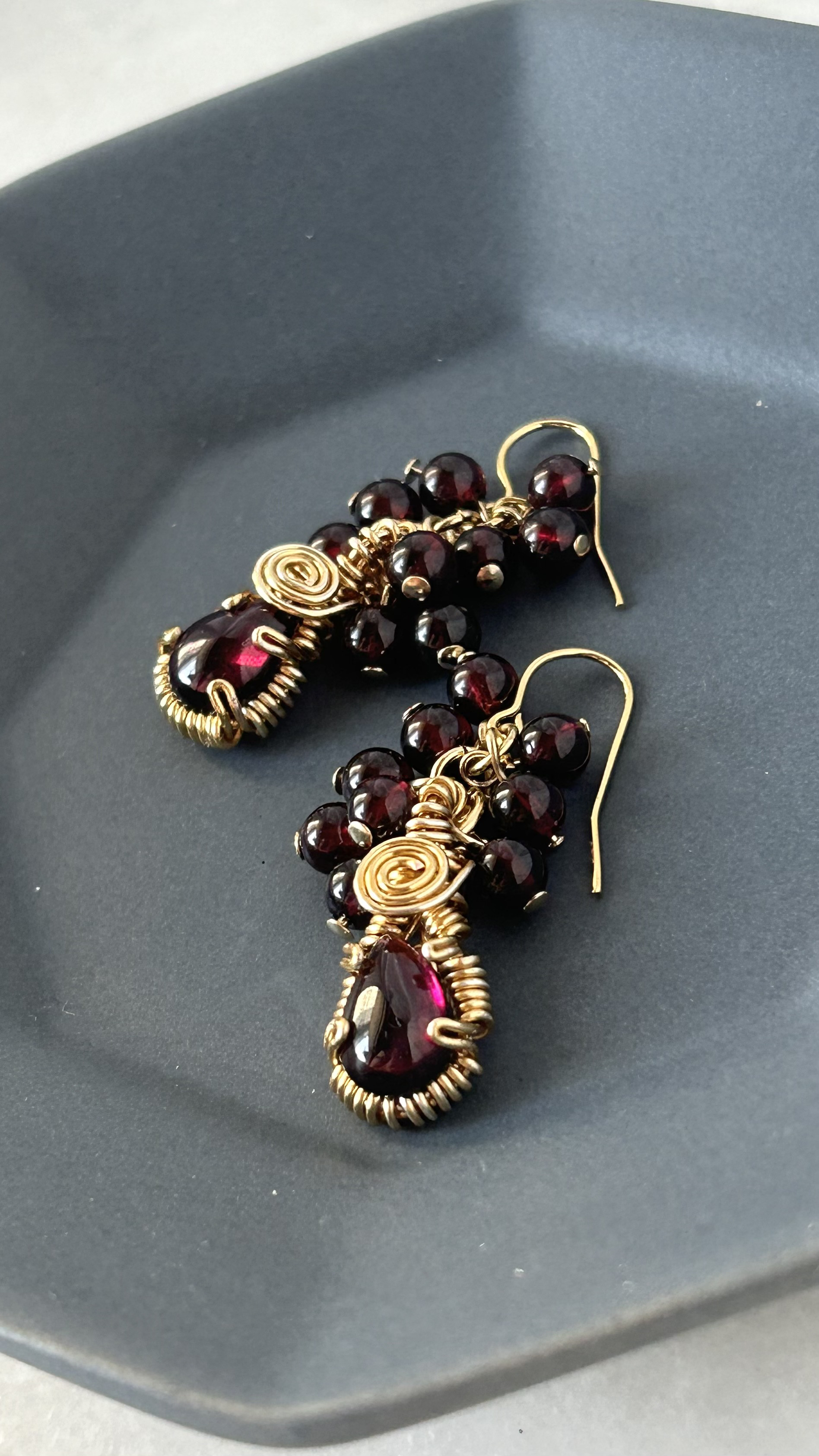 牡丹〜ロードライトガーネットとガーネットの耳飾り〜