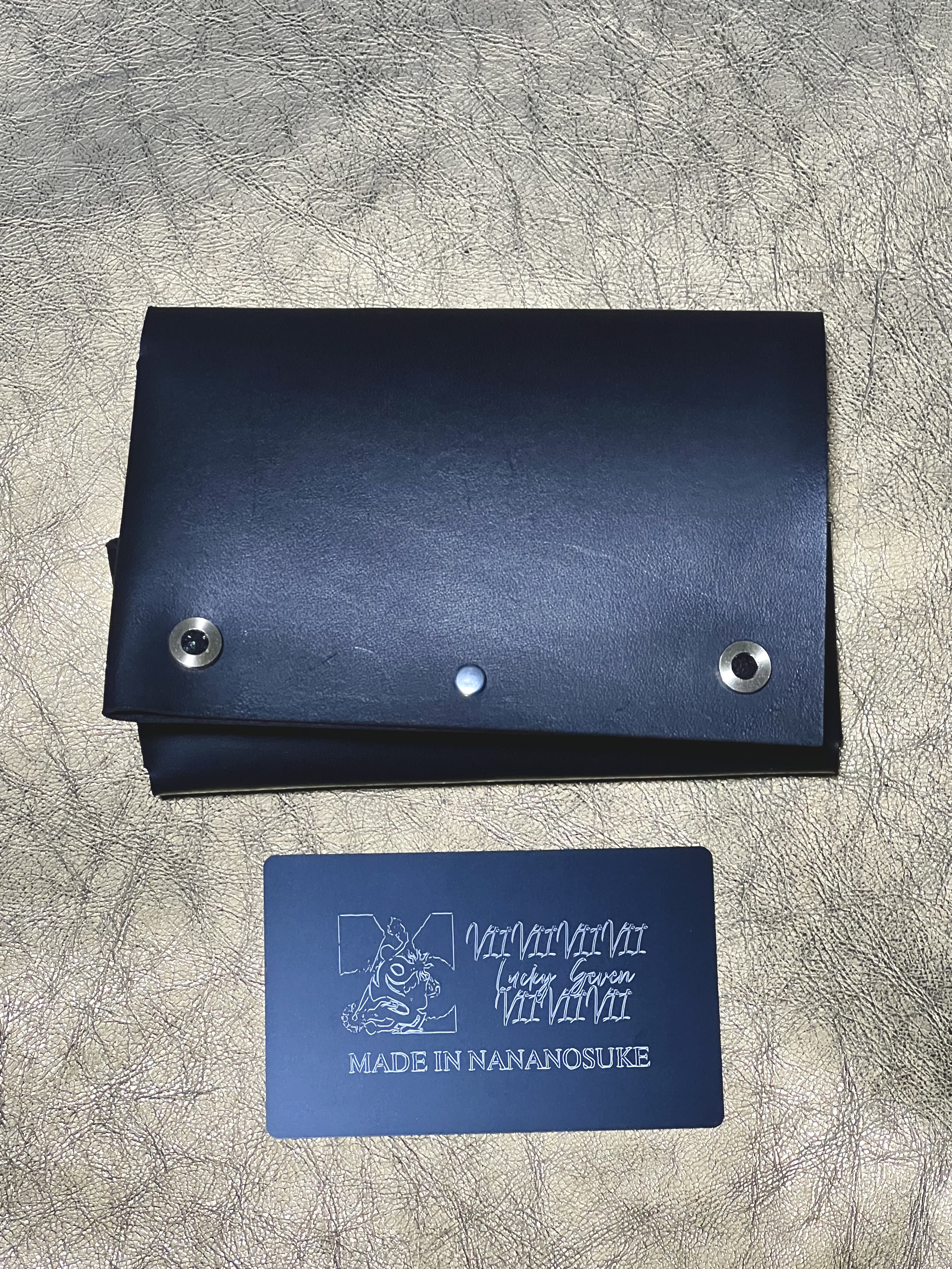 【ななのすけくんの財布】隕石パウダーが使用されたシームレス財布