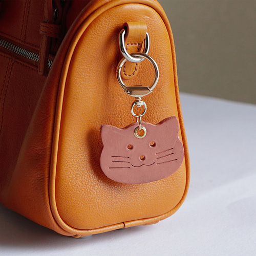 萌え小物 猫チャーム にゃんこ女子力アップ ネコちゃんキーホルダー 本