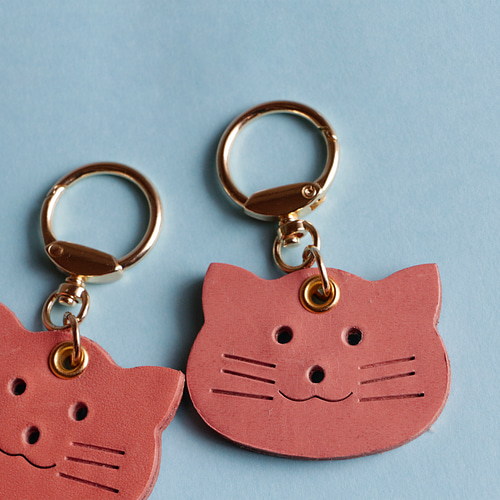 萌え小物 猫チャーム にゃんこ女子力アップ ネコちゃんキーホルダー 本