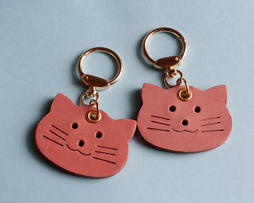 萌え小物 猫チャーム にゃんこ女子力アップ ネコちゃんキーホルダー 本