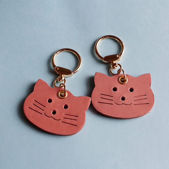 萌え小物 猫チャーム にゃんこ女子力アップ ネコちゃんキーホルダー 本